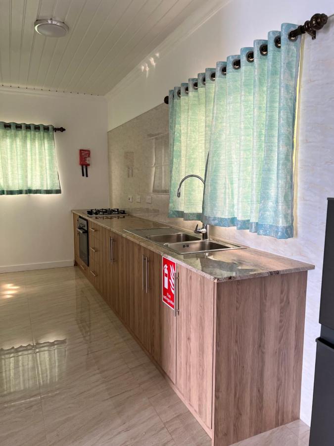 Western Ocean Breeze Self Catering Victoria Bagian luar foto